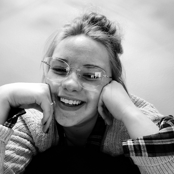 Meet your Posher, Shaenna - Picture 3 of 3